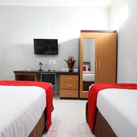 Reddoorz Plus @ Hotel Star 88 Tugu Exterior foto