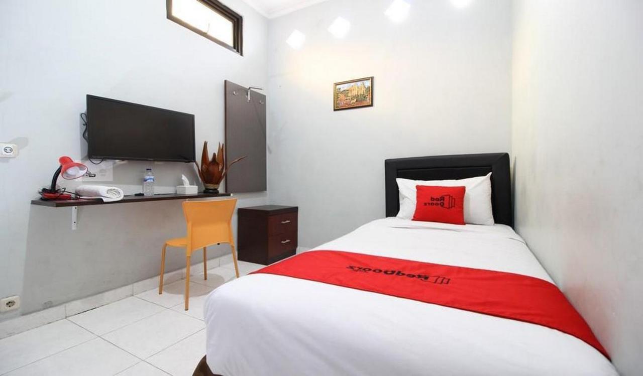 Reddoorz Plus @ Hotel Star 88 Tugu Exterior foto