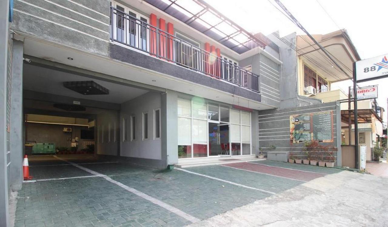 Reddoorz Plus @ Hotel Star 88 Tugu Exterior foto