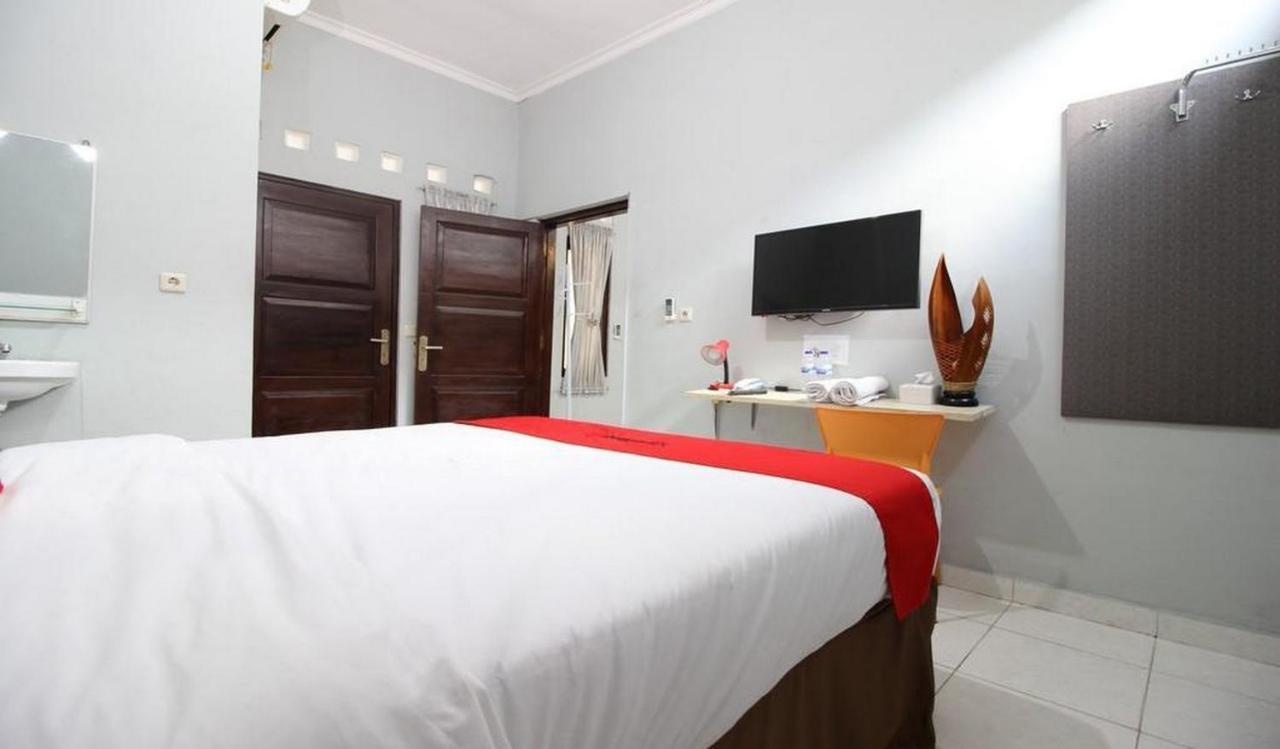 Reddoorz Plus @ Hotel Star 88 Tugu Exterior foto